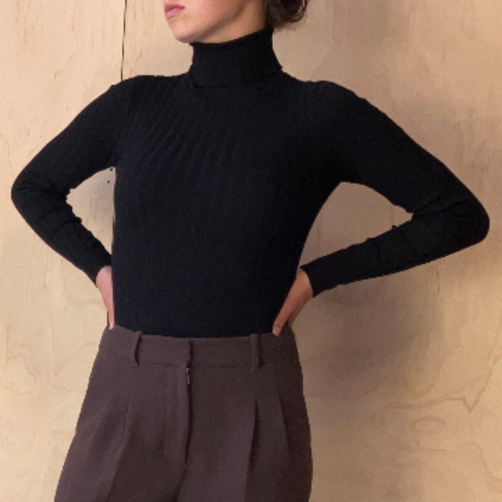 Ribbed black turtleneck